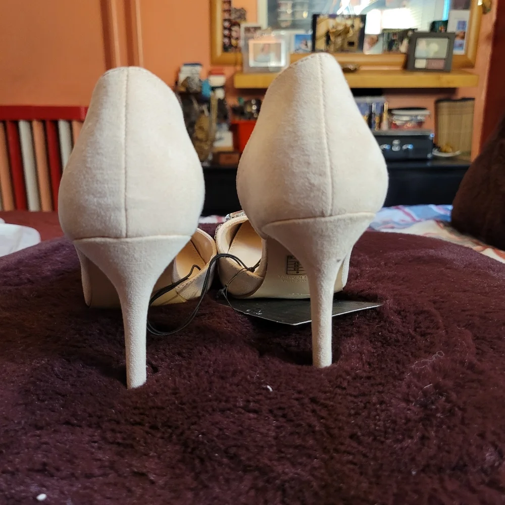 Pumps - Picture 3 of 4